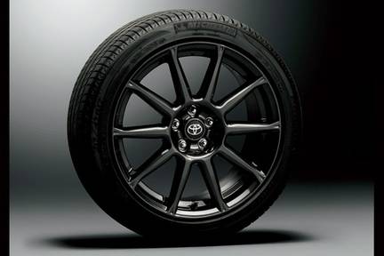 215/45R17 87W タイヤ+17 × 7½J brembo 専用アルミホイール(ブラック塗装/センターオーナメント付)