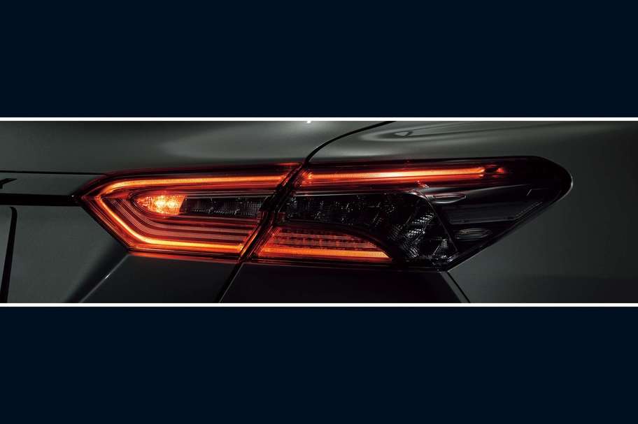 LEDリヤフォグランプ(リヤコンビネーションランプ内蔵・右側のみ)