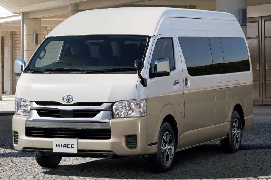 (左):COMMUTER・2WD・2800ディーゼル・GL