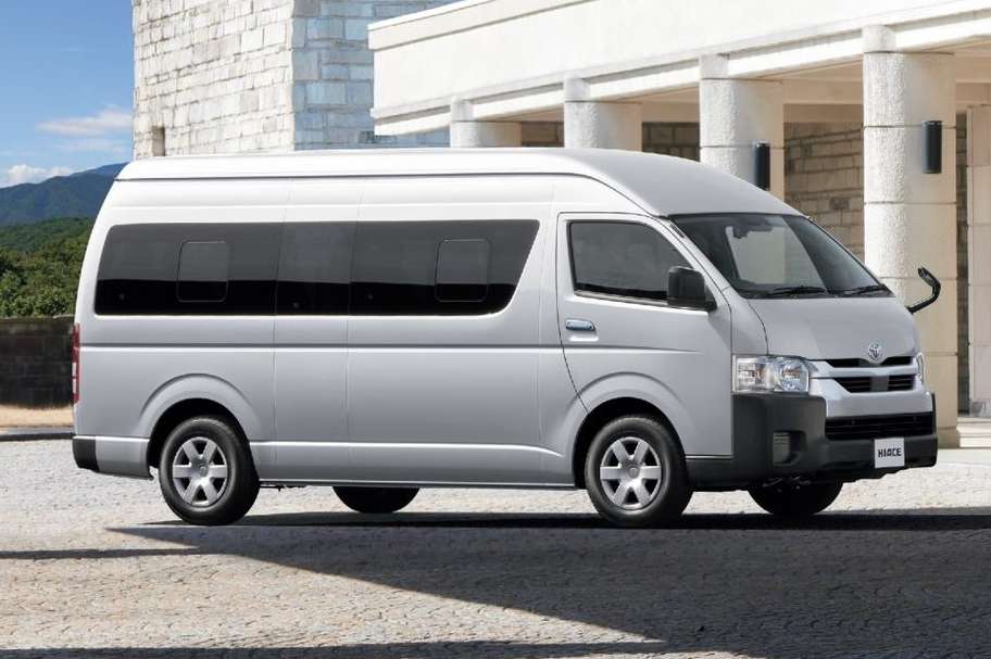 (左):COMMUTER・2WD・2800ディーゼル・GL