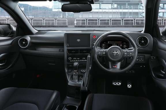 RZ“High performance”［GR-DAT（8AT・4WD）］