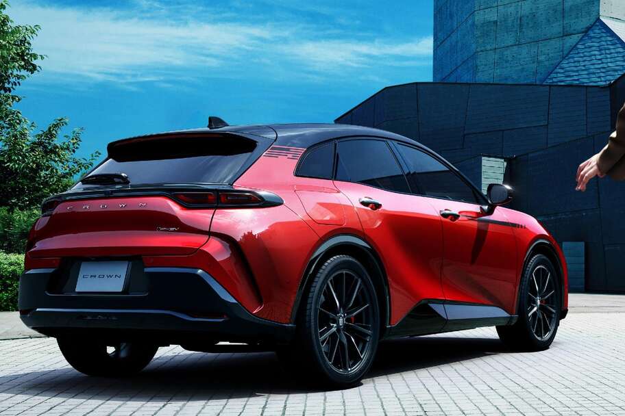 【モデル入り素材】SPORT RS(2.5Lプラグインハイブリッド車)