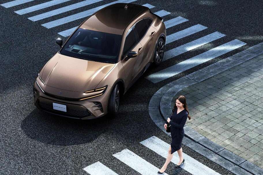 【モデル入り素材】SPORT Z(2.5Lハイブリッド車)