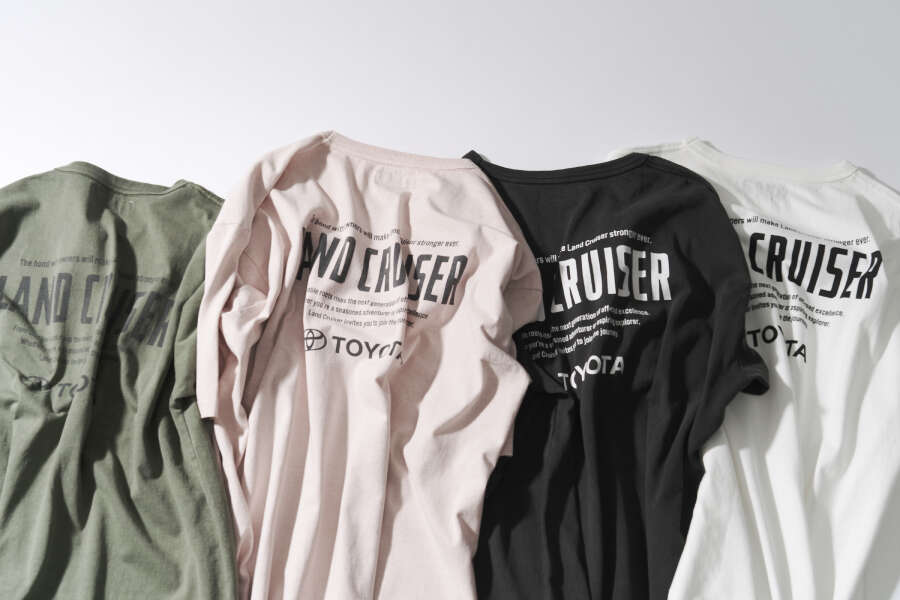 ピグメントダイタイポグラフィTシャツ