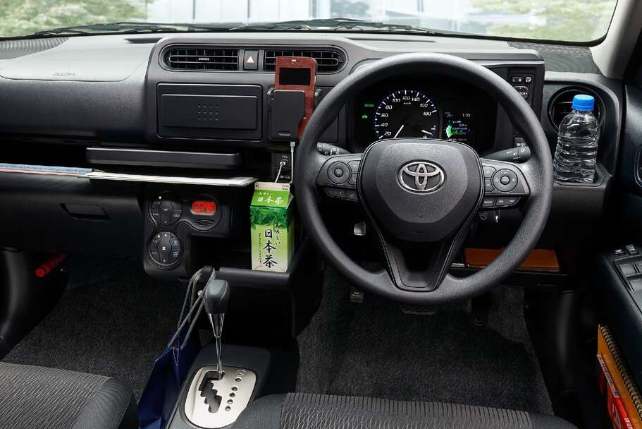 F（ハイブリッド車）