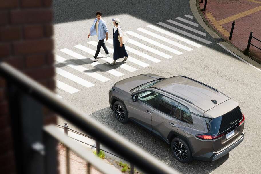 【モデル入り素材】Z（ハイブリッド）