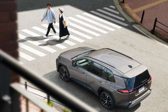 【モデル入り素材】Z（ハイブリッド）