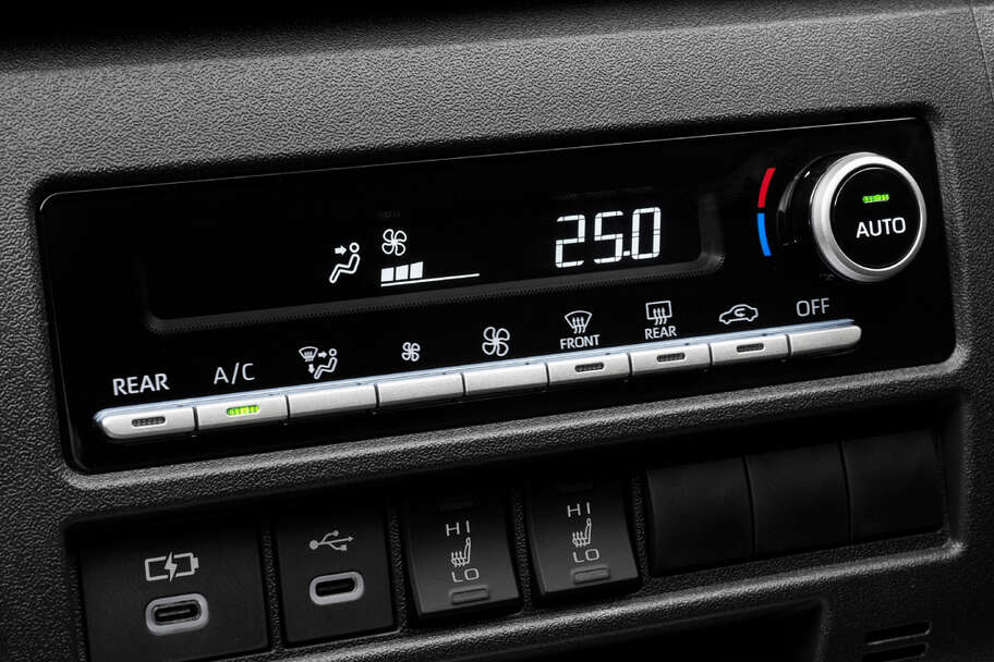 hiacecommuter_feature_img08