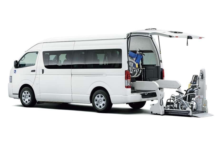 車いす仕様車“Dタイプ” 2WD・2700ガソリン スーパーロング・ワイドボディ ボディカラーはホワイト〈058〉