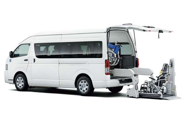 車いす仕様車“Dタイプ” 2WD・2700ガソリン スーパーロング・ワイドボディ ボディカラーはホワイト〈058〉