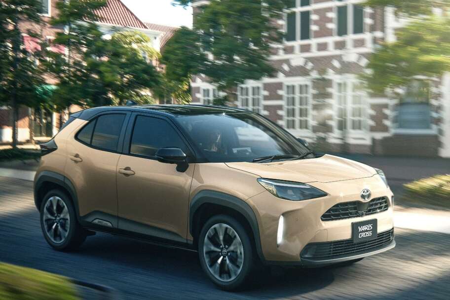 【モデル入り素材】Z（ハイブリッド・2WD）