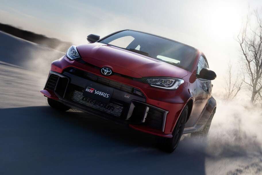 RZ“High performance”（6MT・4WD）