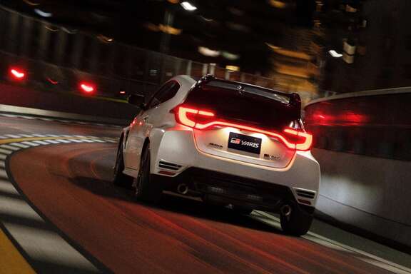 RZ“High performance” + Aero performance package［GR-DAT（8AT・4WD）］