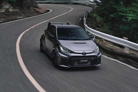 RZ“High performance” + Aero performance package［GR-DAT（8AT・4WD）］