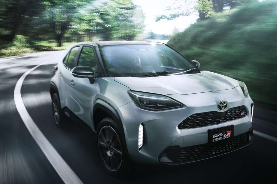 【モデル入り素材】GR SPORT（ハイブリッド・2WD）
