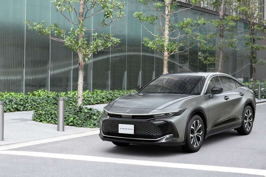 CROSSOVER G（2.5Lハイブリッド車）